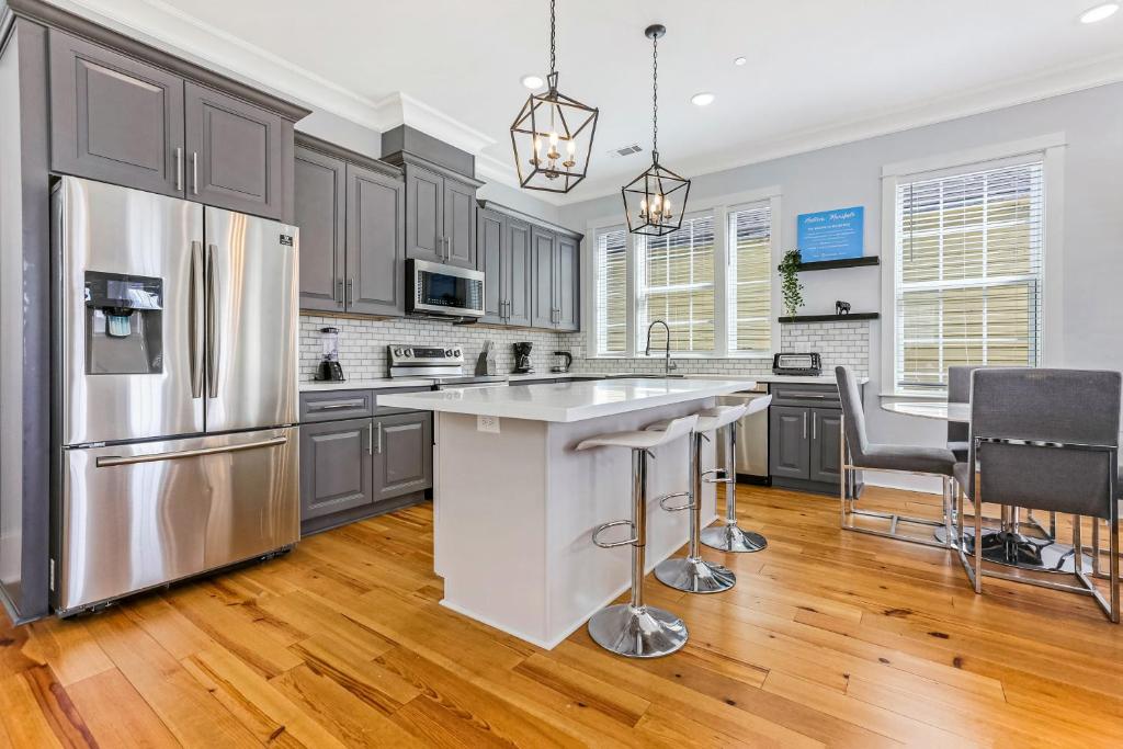 Stunning 4BR-5BR near French Quarter Homes by Hosteeva 4