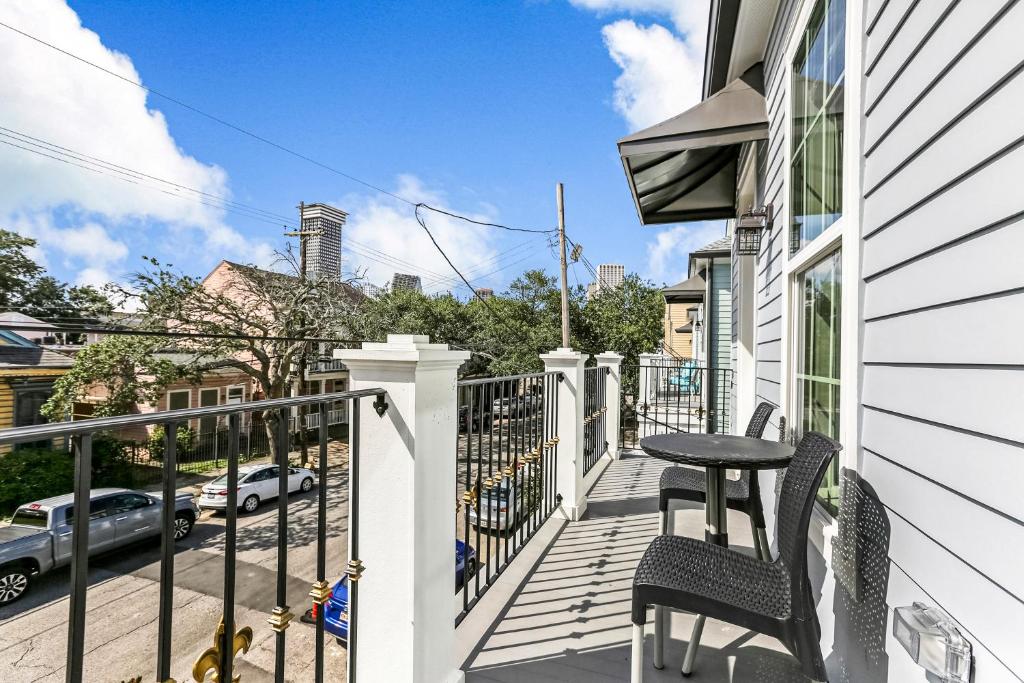 Stunning 4BR-5BR near French Quarter Homes by Hosteeva 3