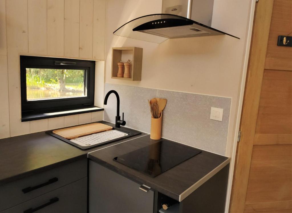 Photo de la galerie de l'établissement Les Kabanes de Kerforn, à Crach