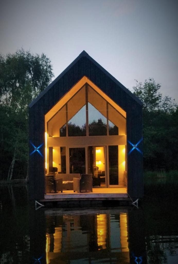 Photo de la galerie de l'établissement Les Kabanes de Kerforn, à Crach