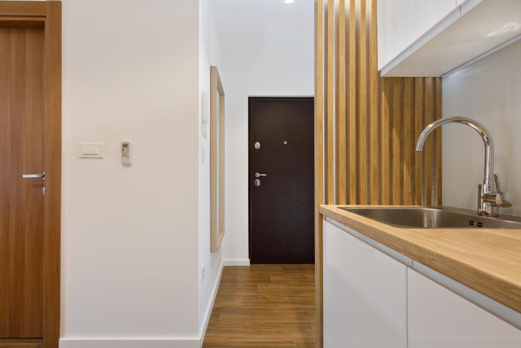 Dominus, Modernly Decorated Suite in City Center 3