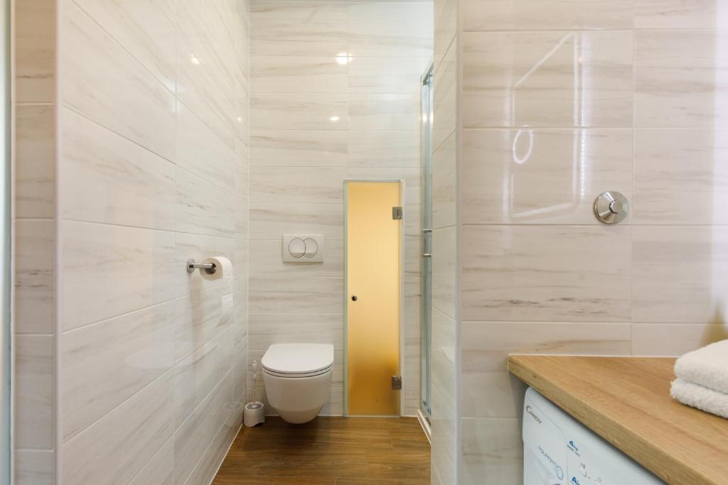 Dominus, Modernly Decorated Suite in City Center 8