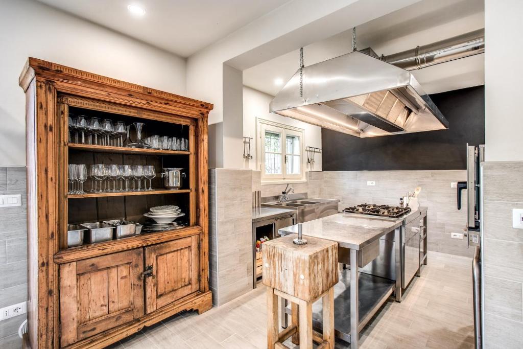 Photo de la galerie de l'établissement Alfresco luxury Villa with Heated pool, à Montecatini Terme