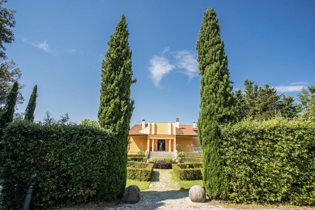 Photo de la galerie de l'établissement Alfresco luxury Villa with Heated pool, à Montecatini Terme