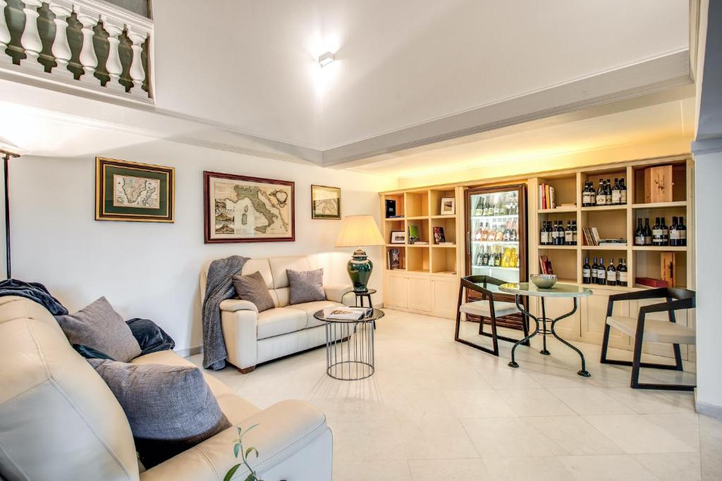 Photo de la galerie de l'établissement Alfresco luxury Villa with Heated pool, à Montecatini Terme