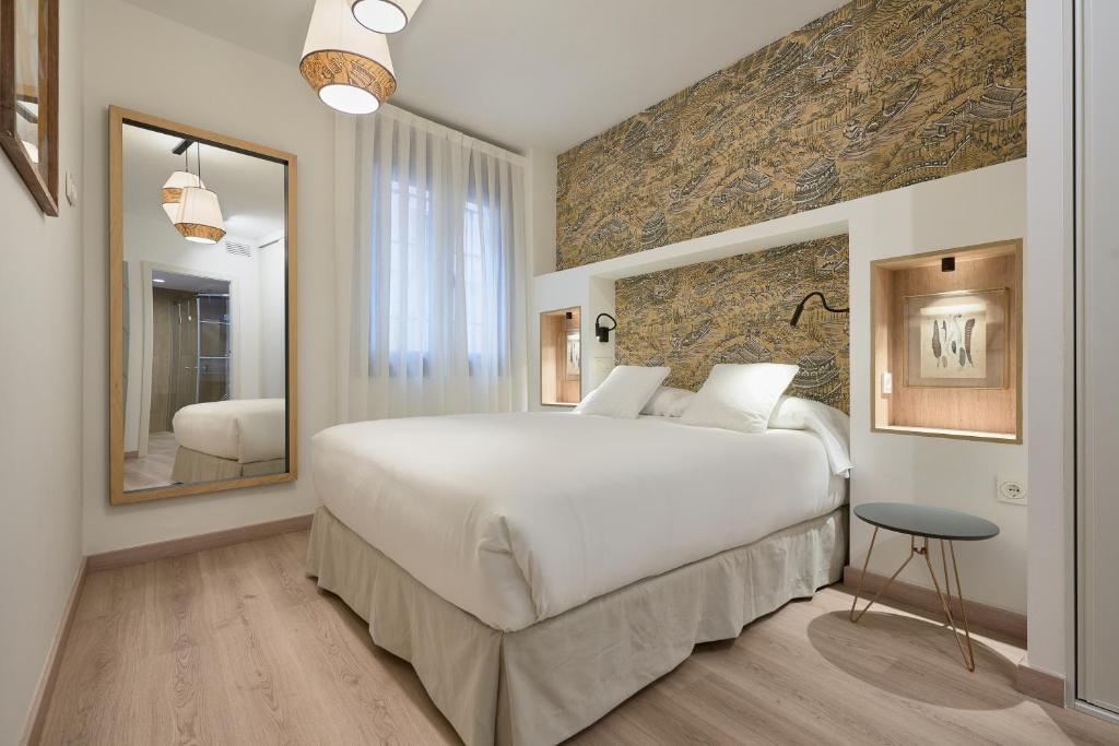 ELEVEN Apartments Real de la Carretería, by Homing U 4