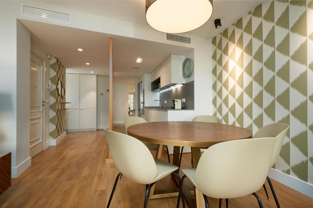 ELEVEN Apartments Real de la Carretería, by Homing U 8