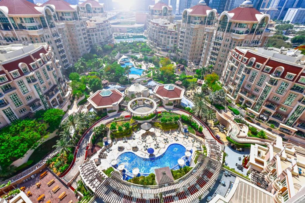 Swissôtel Al Murooj Dubai Image