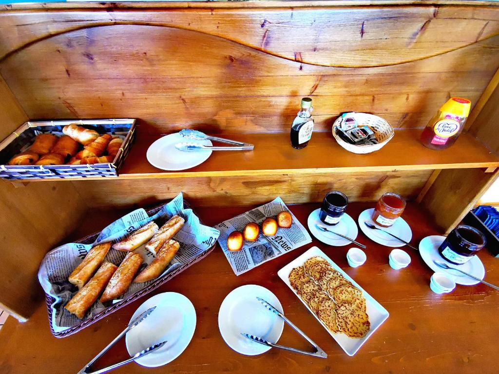 Photo de la galerie de l'établissement Hotel Les Bruyères, à L'Alpe-d'Huez 34 autres photos