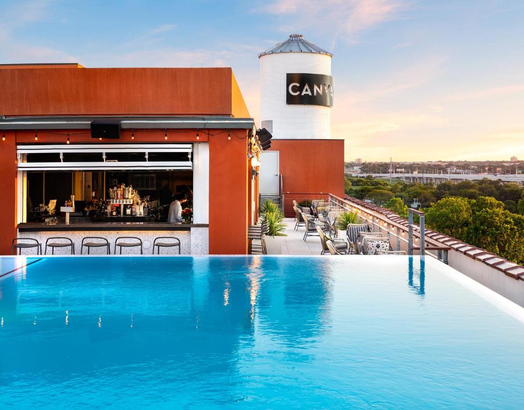 Canvas Hotel Dallas Image