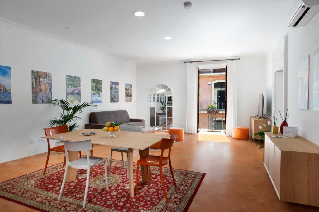 SorrentoVibes - Deluxe Home in Sorrento Old Town with Balconies