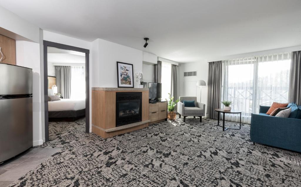 The Crystal Lodge Image