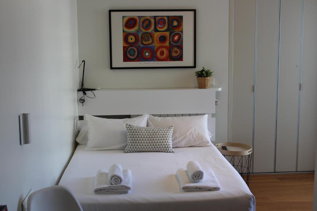 SEAFRONT LUXURY STUDIO - by www,SanSebastianApartments,es 7