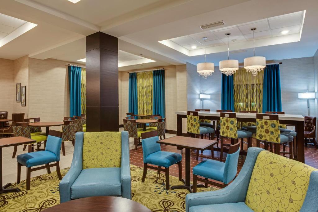 Holiday Inn Express Hotel & Suites Orlando East-UCF Area, an IHG Hotel Image