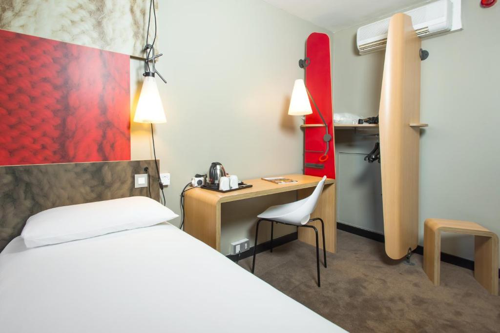 Ibis Sheffield City Image