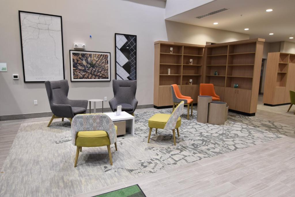 Holiday Inn - Kansas City - Northeast, an IHG Hotel Image