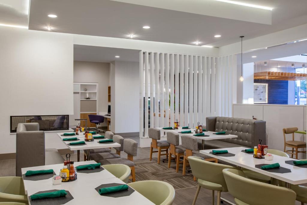 Holiday Inn Cleveland Clinic, an IHG Hotel Image