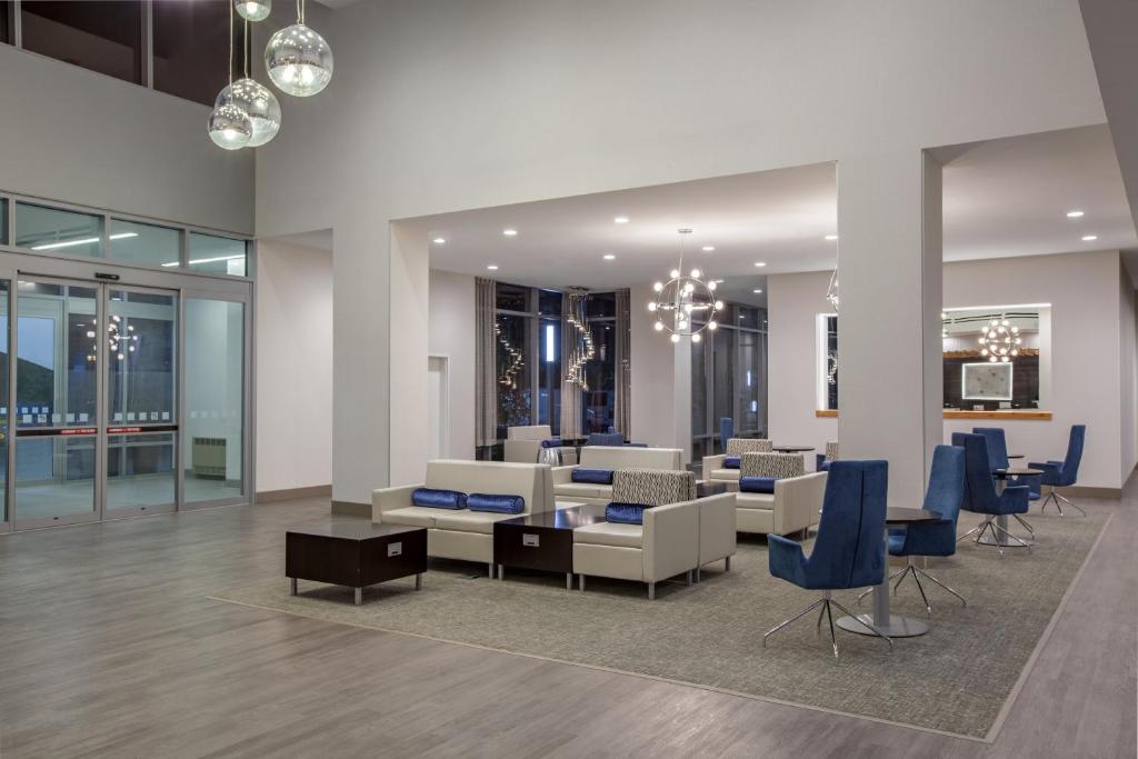 Holiday Inn Cleveland Clinic, an IHG Hotel Image