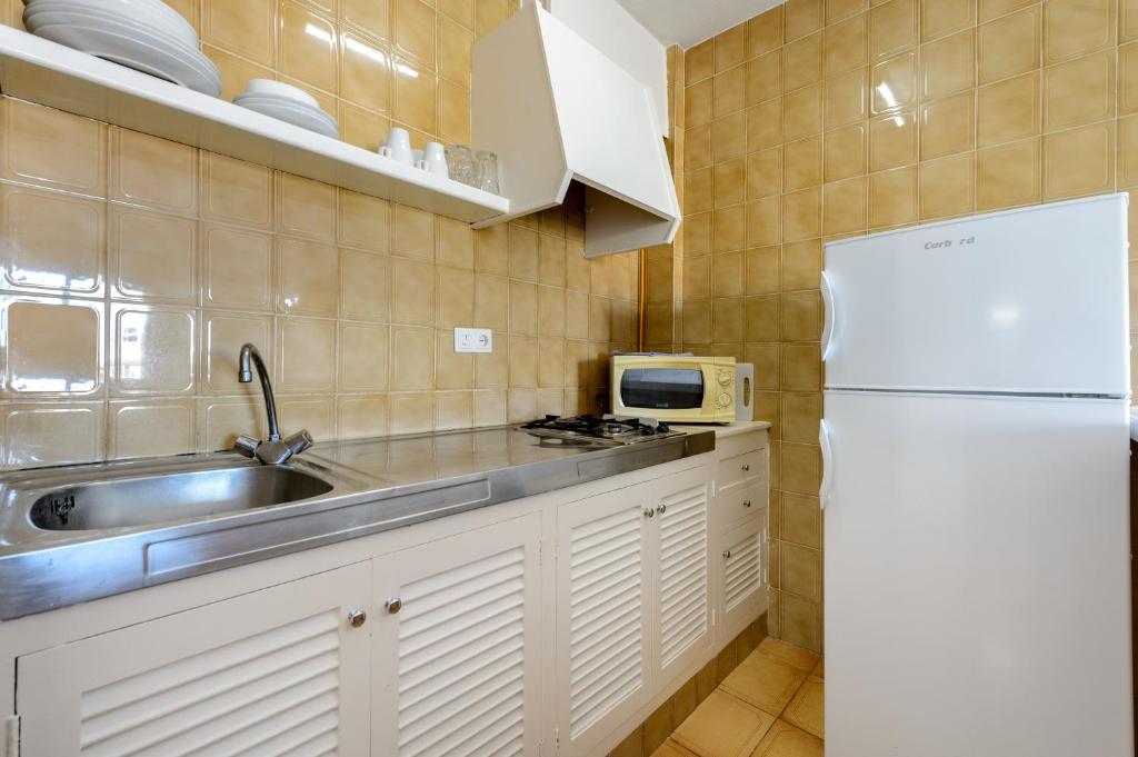 Apartamentos San Antonio Beach 3