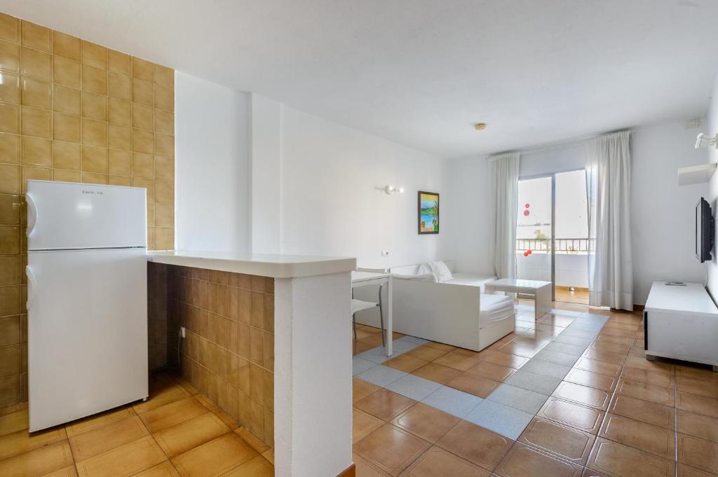 Apartamentos San Antonio Beach 2