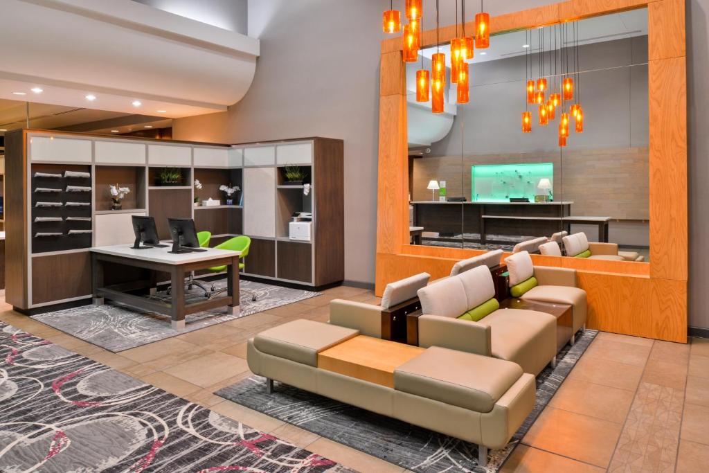 Holiday Inn Kansas City Airport, an IHG Hotel Image