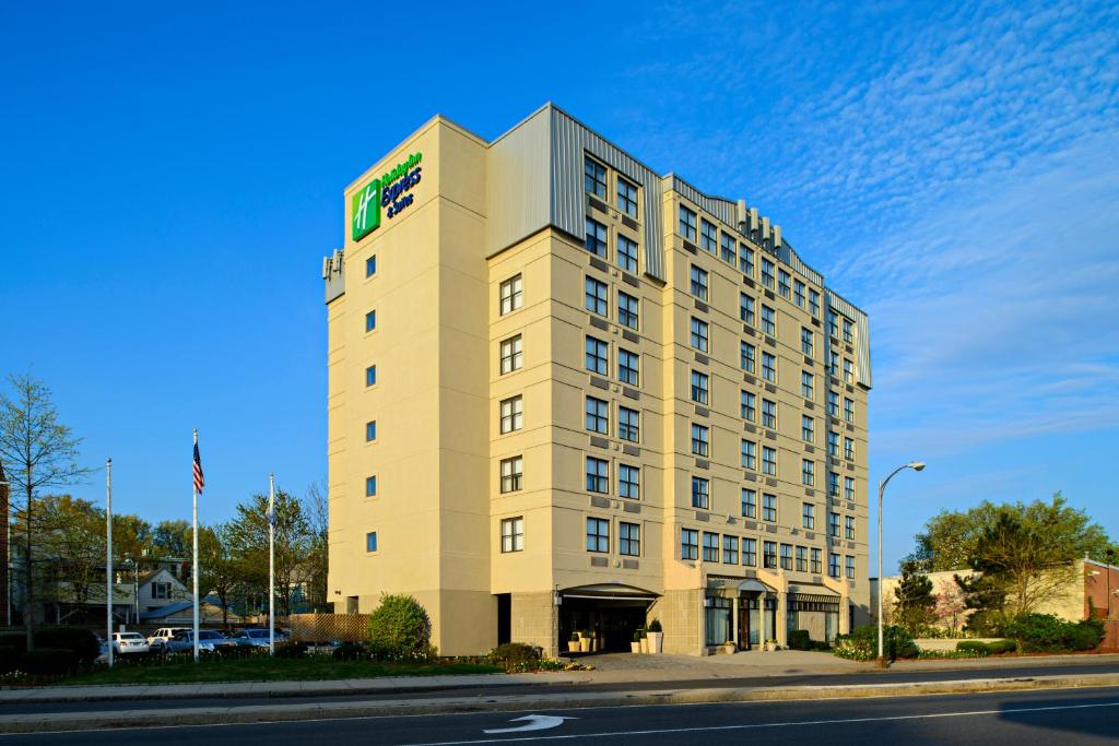 Holiday Inn Express & Suites Boston - Cambridge, an IHG Hotel Image