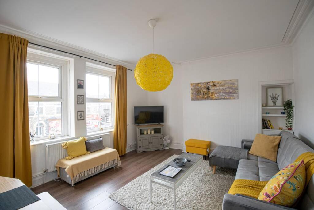 Phenix Central - Huge 3 Bed, Super Equipped Apartment. 1