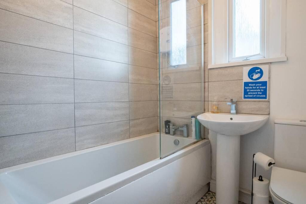 Phenix Central - Huge 3 Bed, Super Equipped Apartment. 7