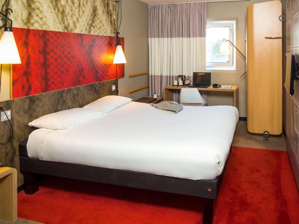 Ibis Sheffield City Image