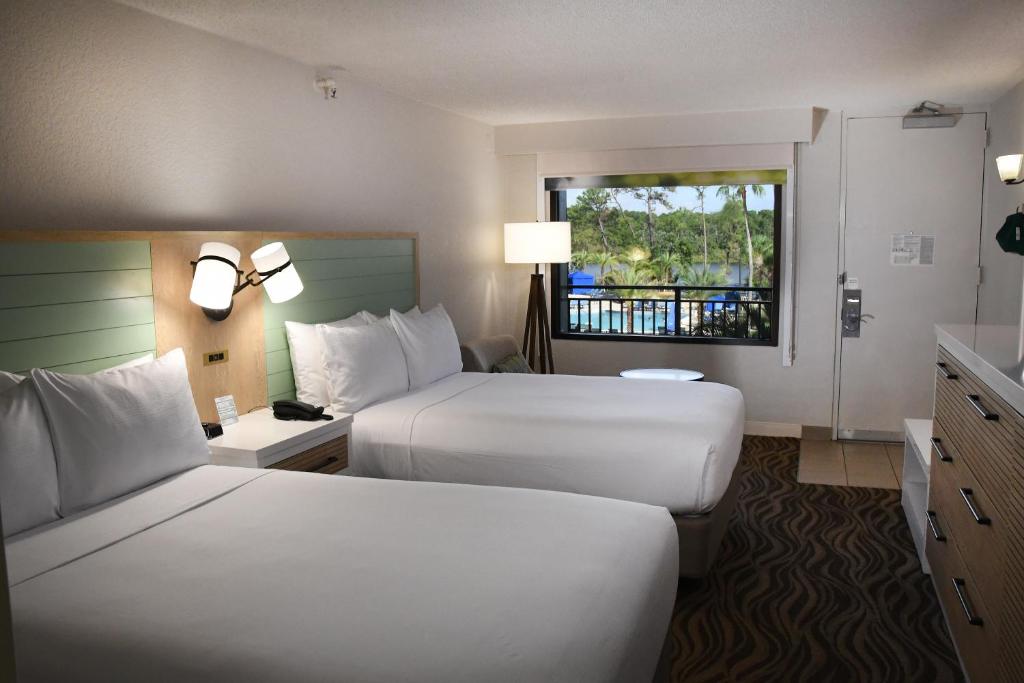 Wyndham Garden Lake Buena Vista Disney Springs® Resort Area Image