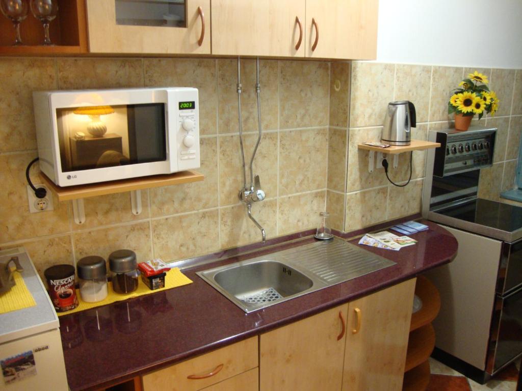 Centre Point Apartment 8