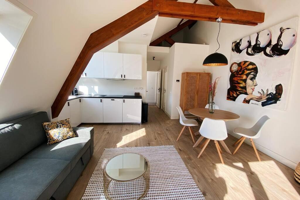 Luxurious historical Loft close to the beach!! 4