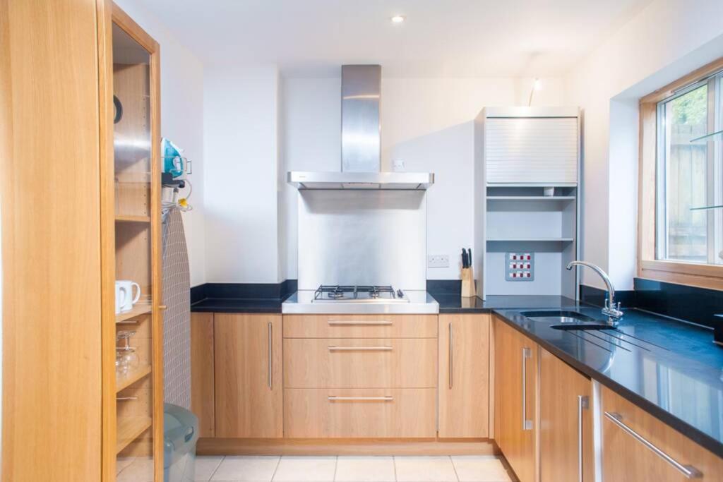 Clifton Jewel - 4 bed townhouse with parking. MyCityHaven 4