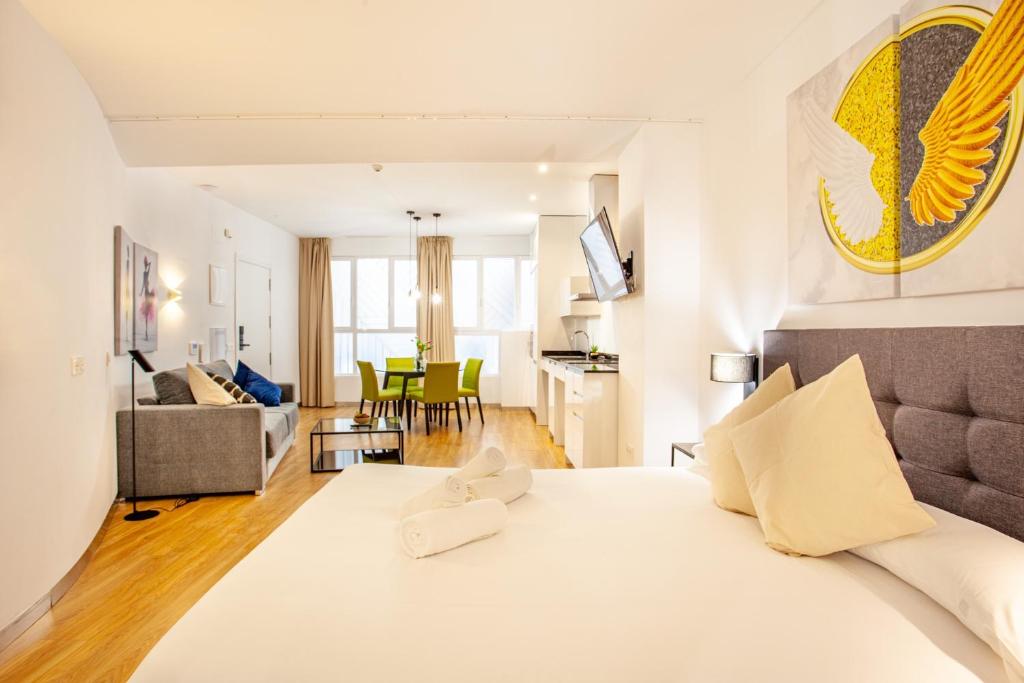 MyFlats Luxury Downtown 8