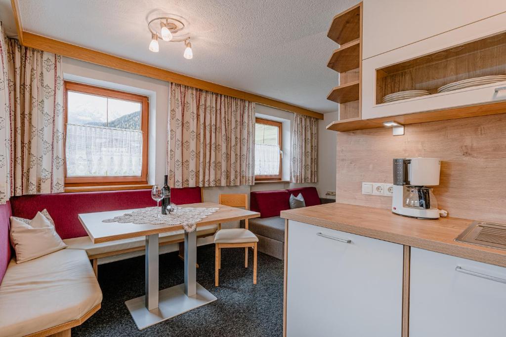 Haus Crystal 4