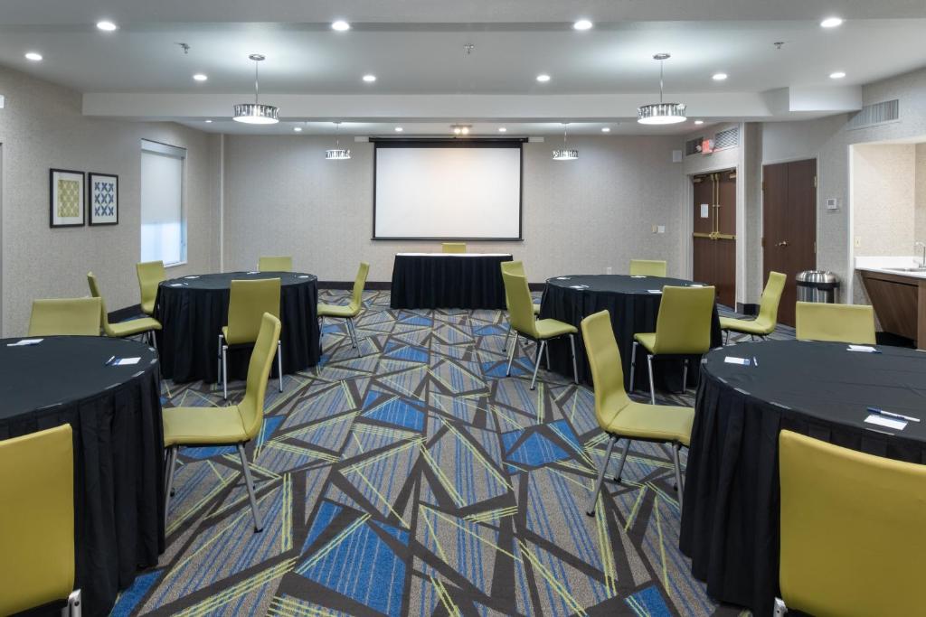 Holiday Inn Express Arlington Interstate 20 Parks Mall, an IHG Hotel Image