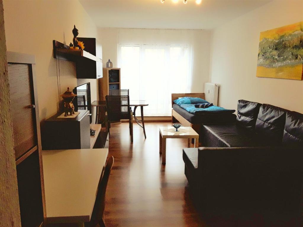 Private apartments close to subway 7