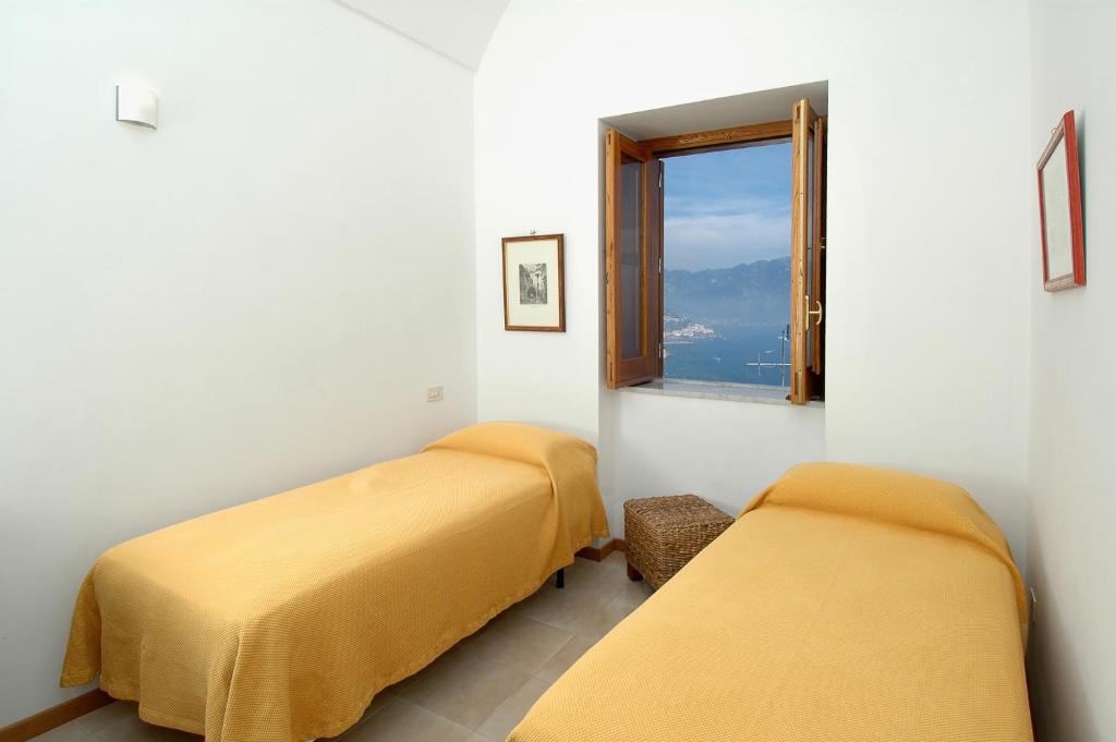 Amalfi 51 con vista mare, giardino e terrazze 2