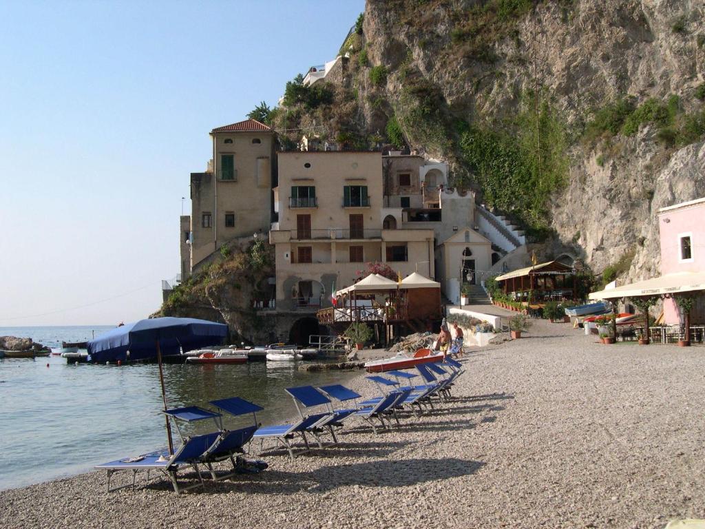 Amalfi 51 con vista mare, giardino e terrazze 8