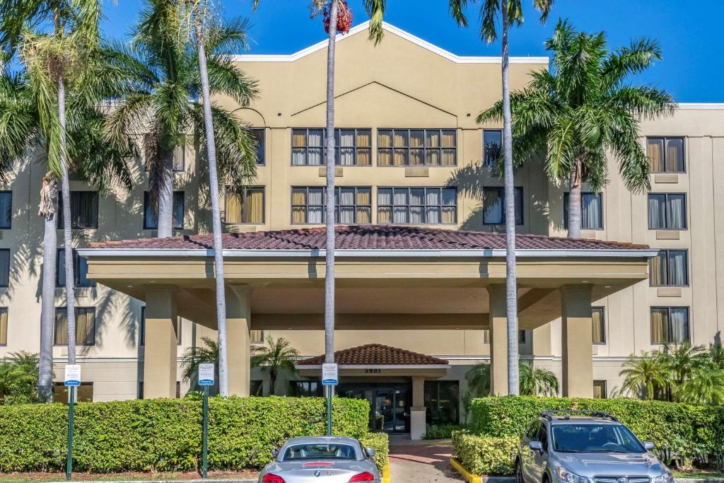 Comfort Suites Miami - Kendall Image