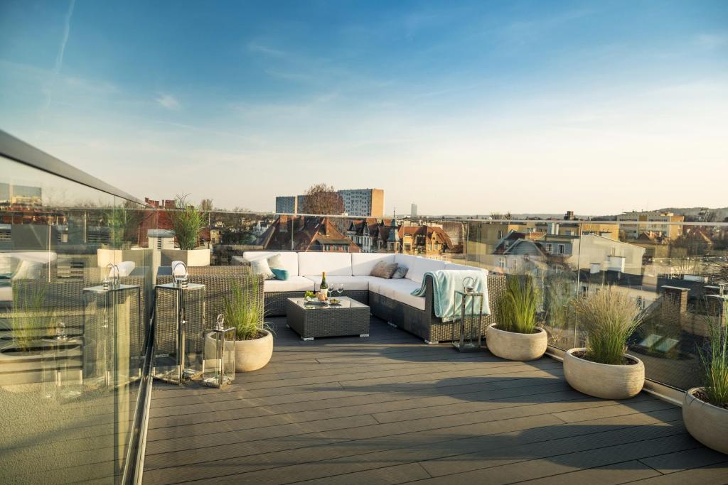 Sky and Sea by Renters Prestige 1