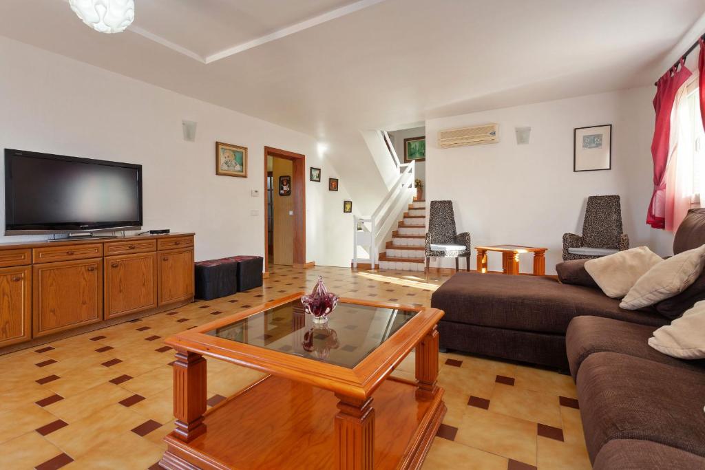 Villa Lirica 8