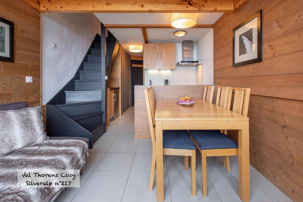 Photo de la galerie de l'établissement Val Thorens - Cosy Duplex avec Vue Silveralp 217, à Val Thorens
