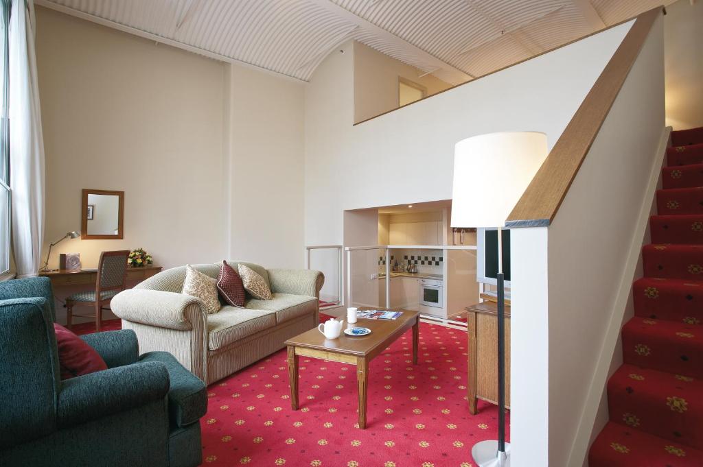 Grand Hotel Melbourne Image