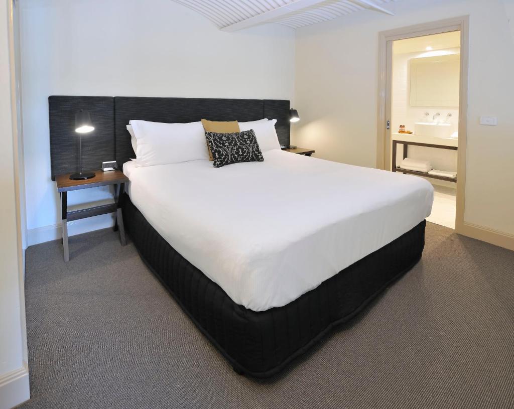Grand Hotel Melbourne Image