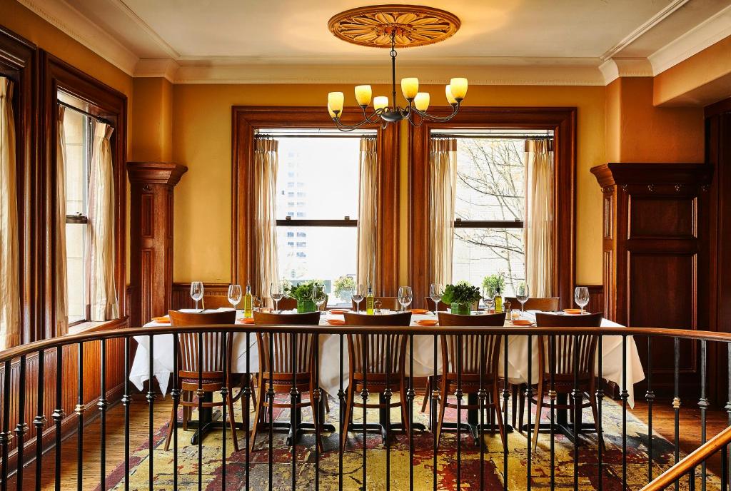 Kimpton Hotel Vintage Seattle, an IHG Hotel Image