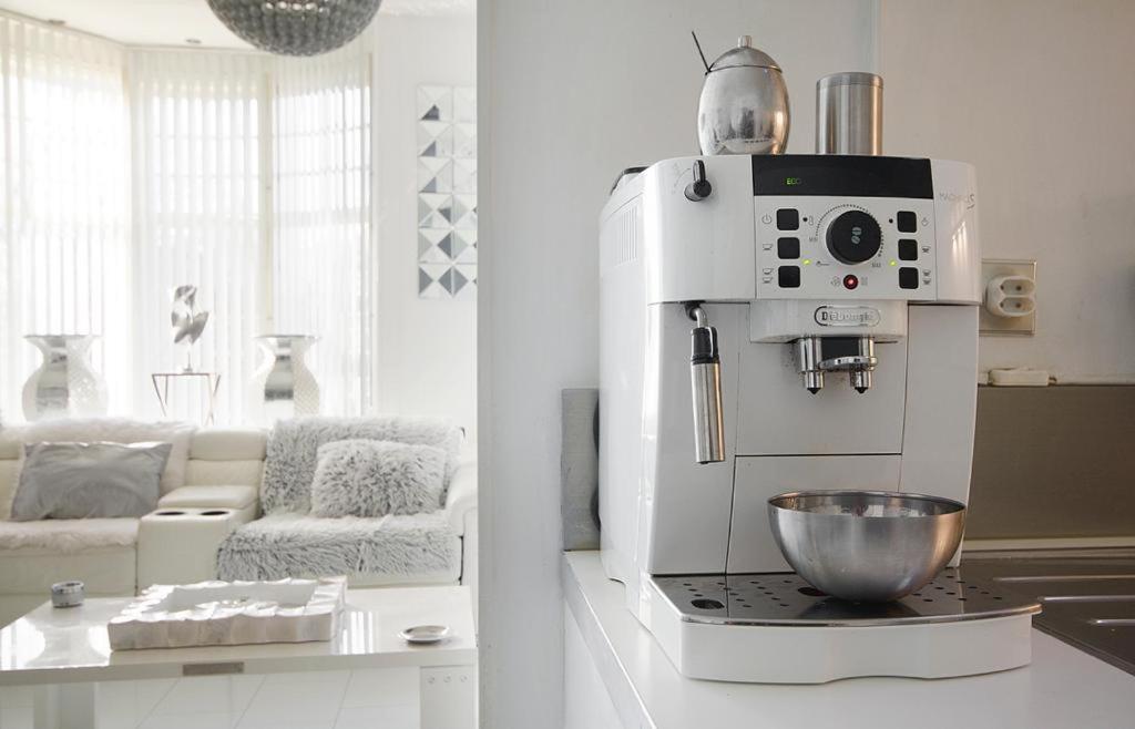 White Luxury Penthouse in City Centre 8
