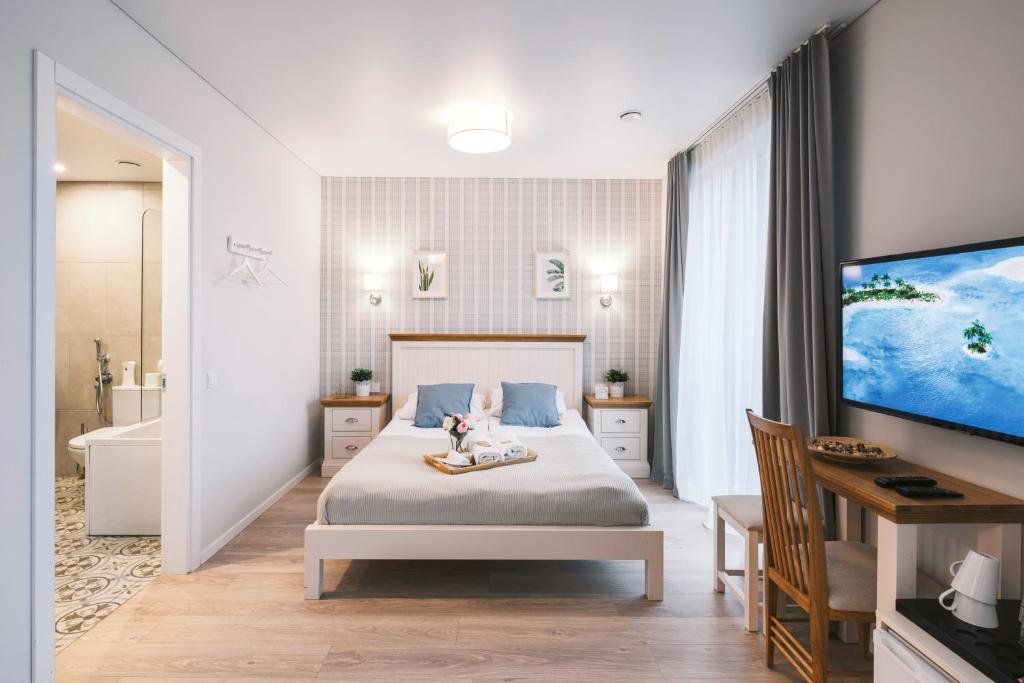 J14A I Rooms & Apartments AUTOMATED SELF CHECK-IN 1