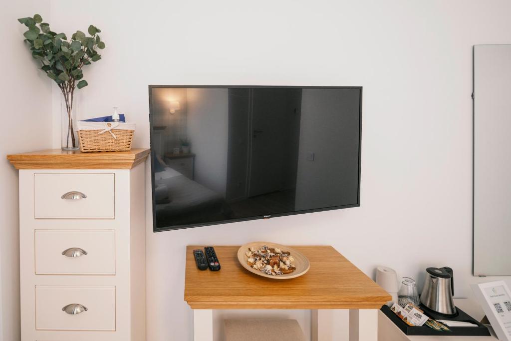 J14A I Rooms & Apartments AUTOMATED SELF CHECK-IN 7