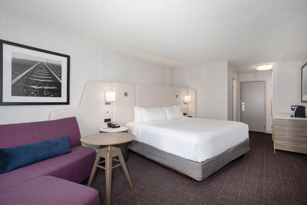 Crowne Plaza Kansas City Downtown, an IHG Hotel Image